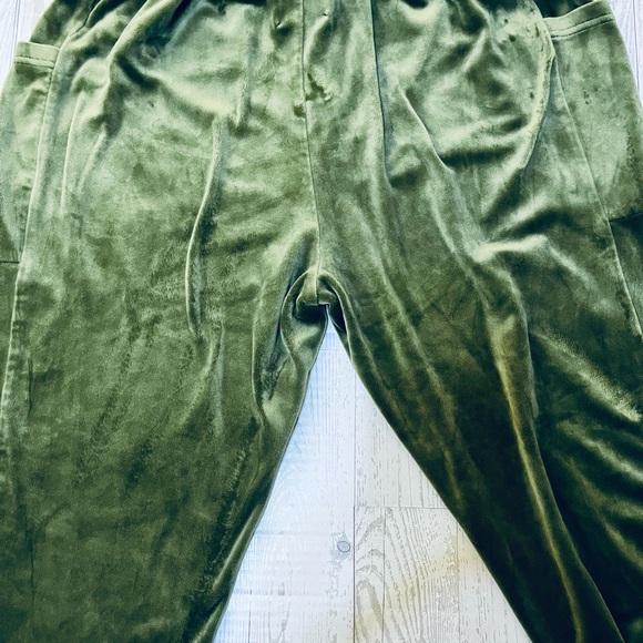 😍Aerie Offline Olive Green Velour sweats pants 😍 - Picture 5 of 7